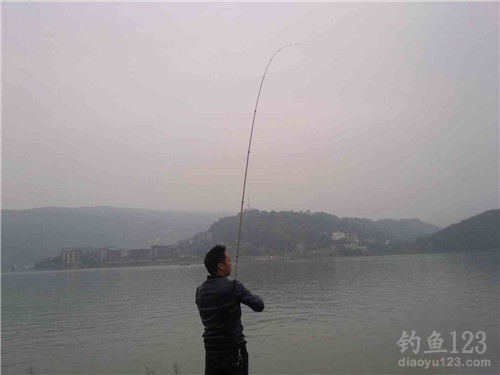 江河钓鱼技巧