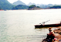 老钓鱼人分享如何在江河放水后钓鱼