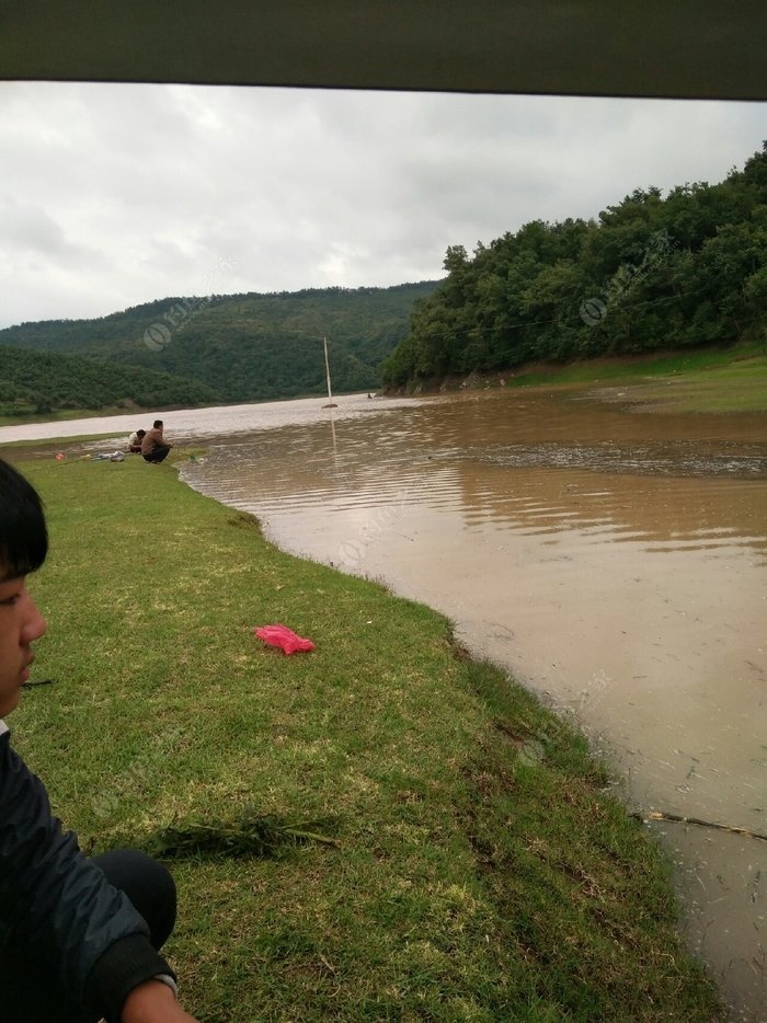 大岩口水库图片