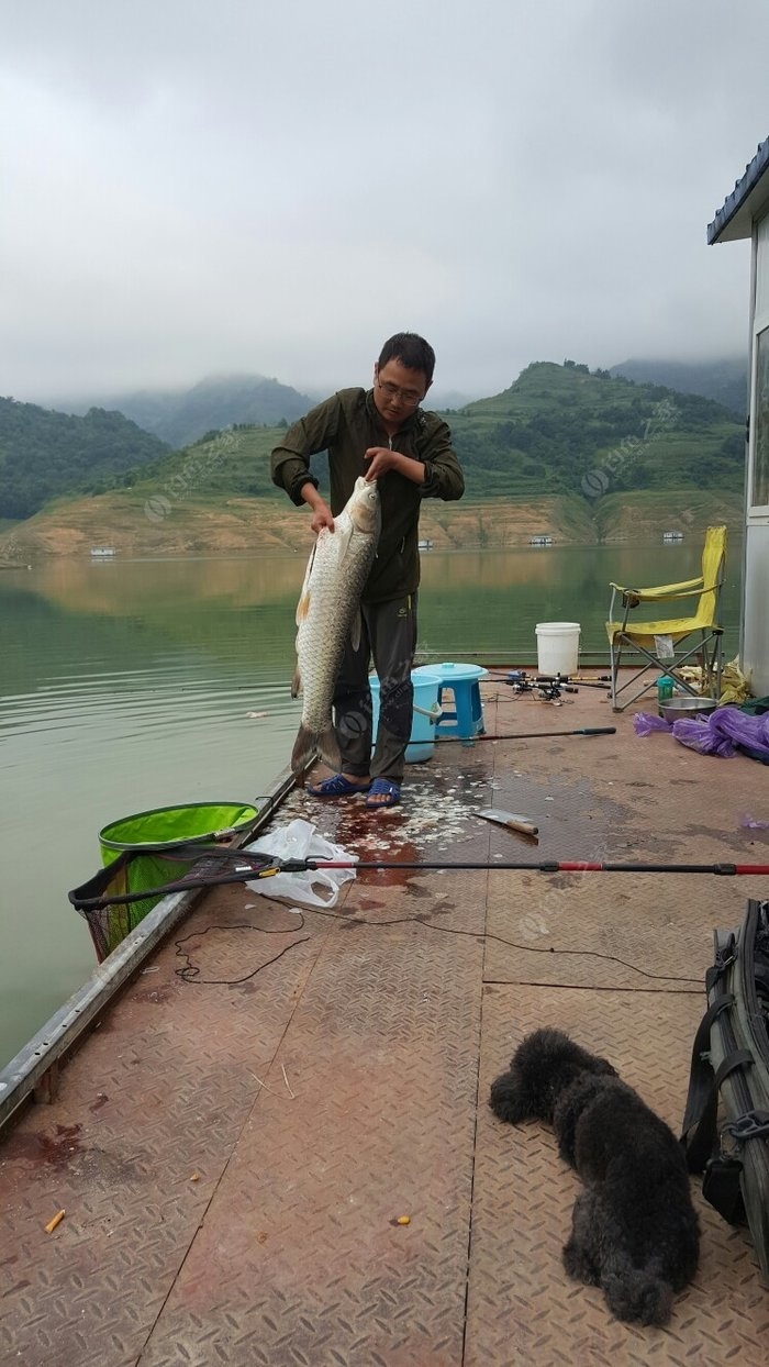 罗甸千岛湖钓鱼图片